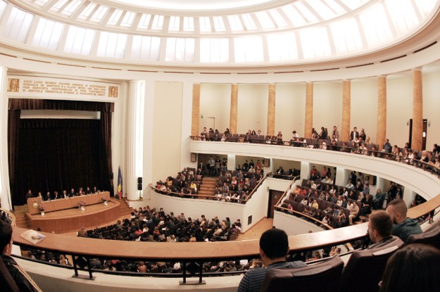 Rechtenfaculteit Boekarest, aula magna (www.unibuc.ro) Rechtenfaculteit Boekarest, aula magna