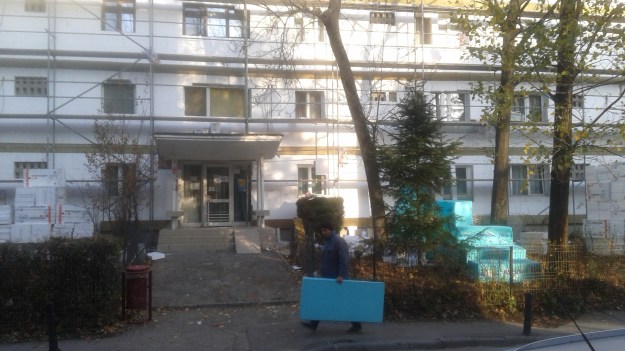 De steigers zijn bijna weg, het laatste piepschuim wordt geplakt